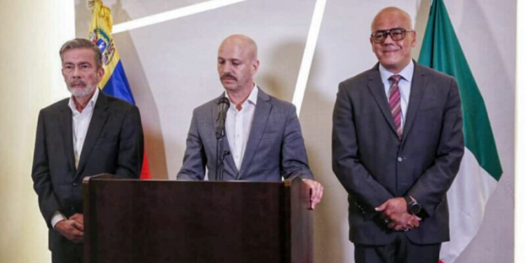 Gobierno y oposición se reúnen mañana en París para restablecer el diálogo en Venezuela