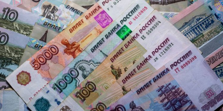 La economía rusa entra en recesión, con caída trimestral de 4% del PIB