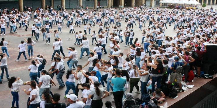 Venezuela busca establecer récord Guinness con la rueda de Salsa Casino más grande del mundo