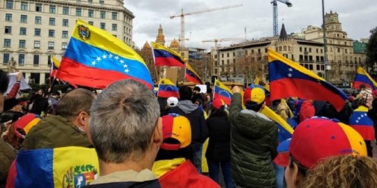 Colombianos, venezolanos y ucranianos salvan la caída de población en España