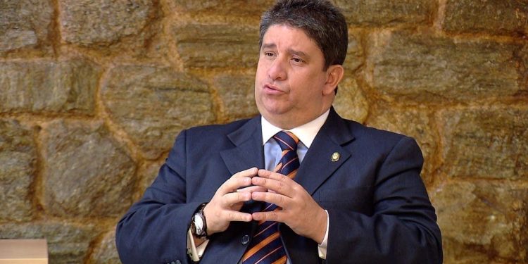 José Gregorio Correa: Hay que descentralizar presupuesto para que lleguen recursos a las gobernaciones y alcaldías