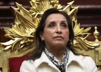 Abogada Dina Boluarte jura como primera presidenta de la historia de Perú