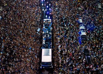 Argentina desata la fiesta con Messi y los campeones en casa