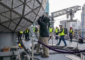 Bola de Times Square lista para celebración de año nuevo