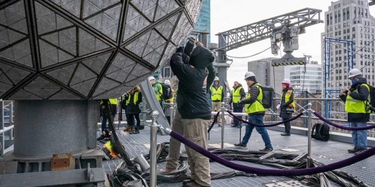 Bola de Times Square lista para celebración de año nuevo