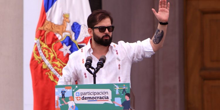 Gabriel Boric y Bad Bunny, entre las personas más influyentes según Bloomberg