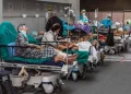 Hospitales desbordados en China tras la ola de casos por covid