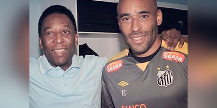 Hijo de Pelé publica conmovedora imagen mientras el astro brasileño lucha por su vida