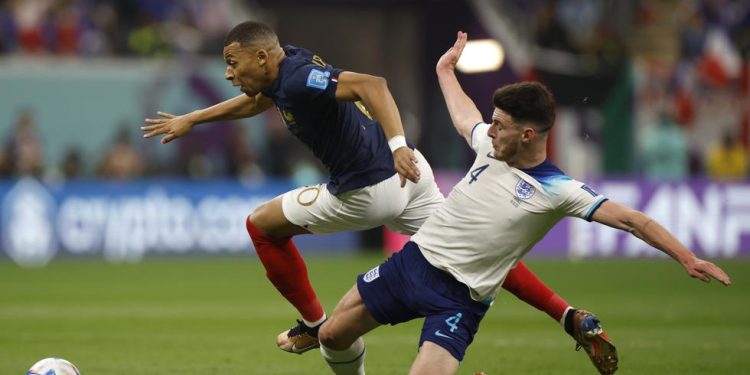 Francia gana 2-1 a Inglaterra y será rival de Marruecos en semifinal del Mundial