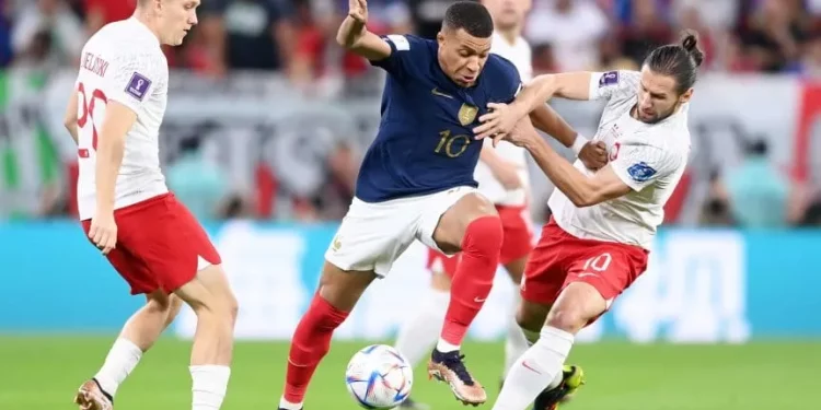 Francia gana a Polonia 3-1 y pasa a cuartos de final del Mundial