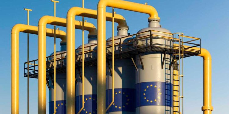 La UE acuerda sin unanimidad un tope de 180 euros/MWh al precio de gas ruso