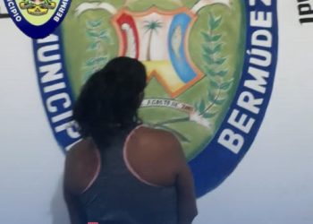 Una mujer fue detenida al presuntamente agredir físicamente a su expareja