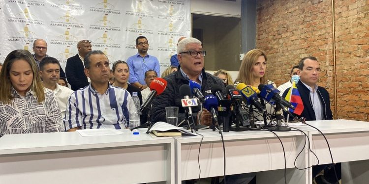 Marquina anunció mayoría de 69 diputados para cesar al Gobierno Interino de Guaidó