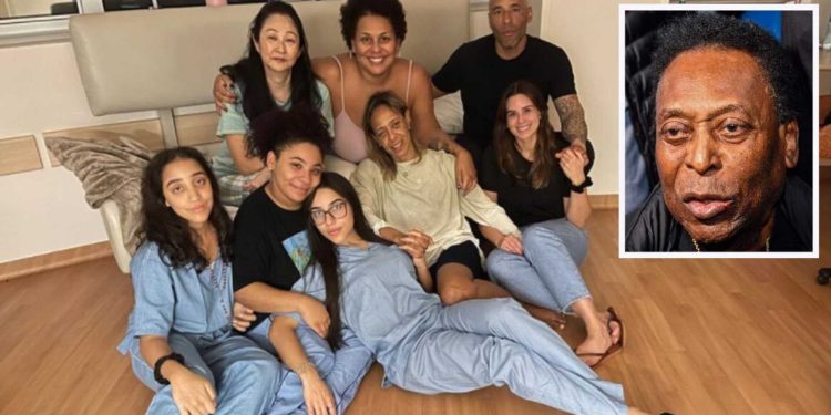 Pelé recibió la Navidad con sus familiares en el hospital