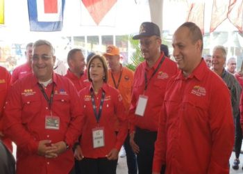 Gobierno dice que hay 63 planes para inversión en el área de transporte