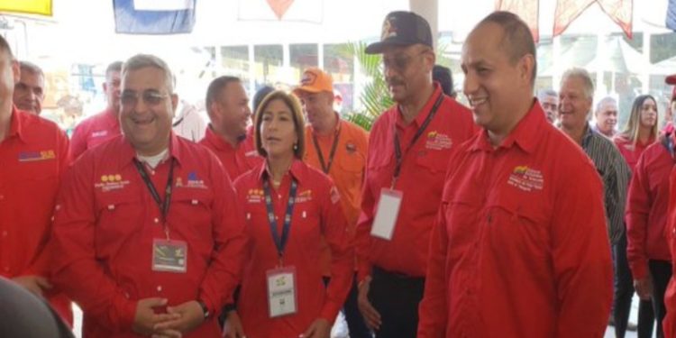 Gobierno dice que hay 63 planes para inversión en el área de transporte