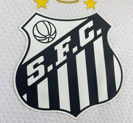 El Santos presenta el nuevo escudo con el que homenajeará a Pelé