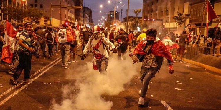 Protestas contra el Gobierno de Perú dejan 49 muertos; 35 provincias se movilizan