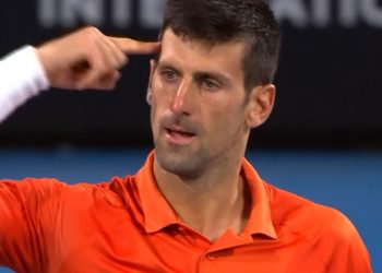 Djokovic acorta un entrenamiento en Australia por dolor en isquiotibiales