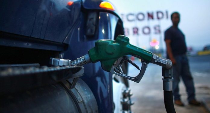 Bloomberg: EEUU en riesgo por escasez de gasolina debido al embargo ruso