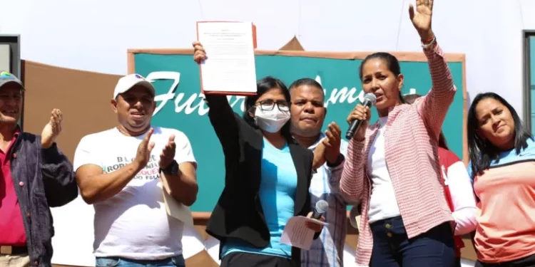 Vicepresidenta Delcy Rodríguez recibió propuestas de educadores venezolanos
