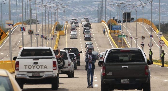 Más de 1.300 vehículos han circulado por puente colombo-venezolano Tienditas