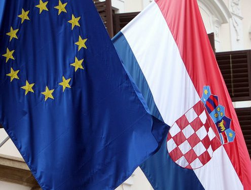 Croacia ingresa a la Unión Europea y adopta el euro como moneda oficial