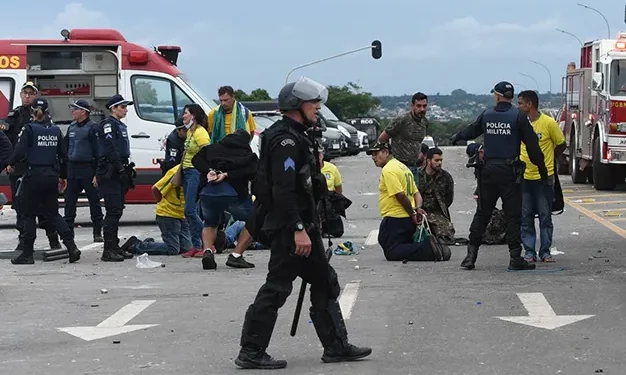 Brasil: Aumenta a 1.500 los detenidos tras invasión y destrucción de sedes gubernamentales