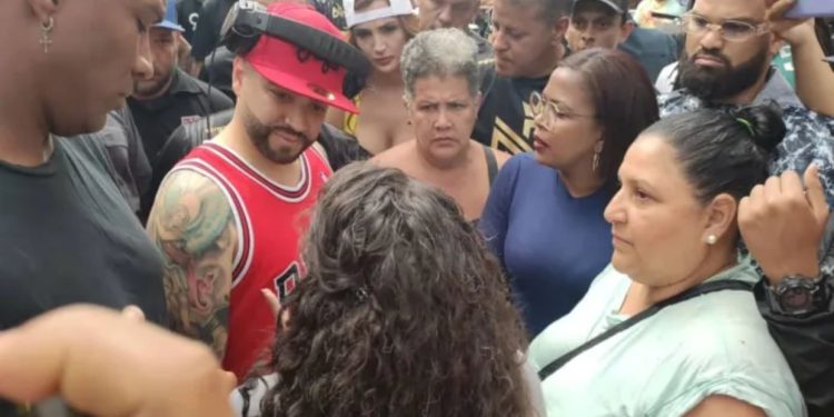 Jóvenes de la comunidad de San Agustín en Caracas rechazaron concierto del cantante Nacho