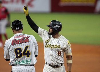 Leones capitalizó los errores de Cardenales para imponerse