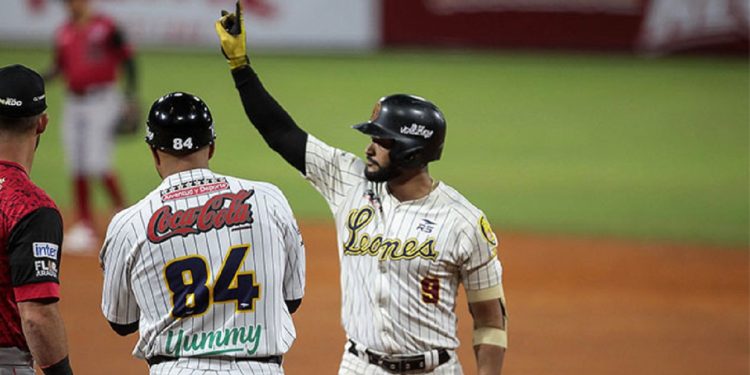 Leones capitalizó los errores de Cardenales para imponerse