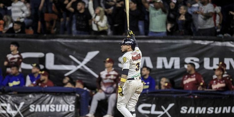 Leones tomó la iniciativa en la gran final y gana el primer juego ante Los Tiburones