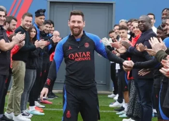 Lionel Messi se sumó a los entrenamientos del PSG: el pasillo de honor de sus compañeros y cuándo volvería a jugar