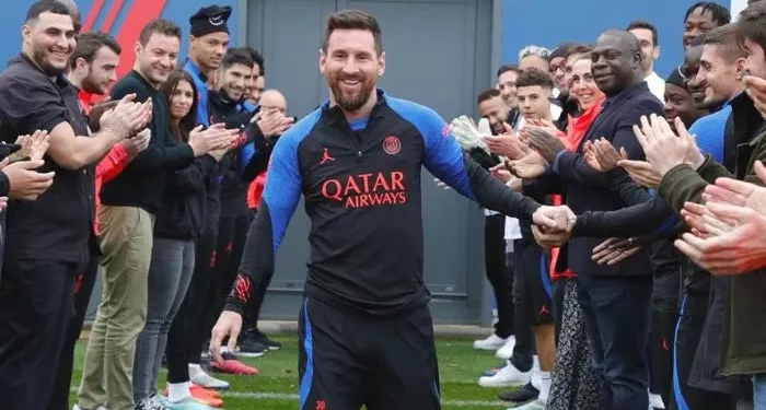 Lionel Messi se sumó a los entrenamientos del PSG: el pasillo de honor de sus compañeros y cuándo volvería a jugar