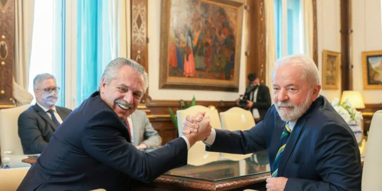 Presidentes de Argentina y Brasil lanzarán proyecto de moneda única latinoamericana