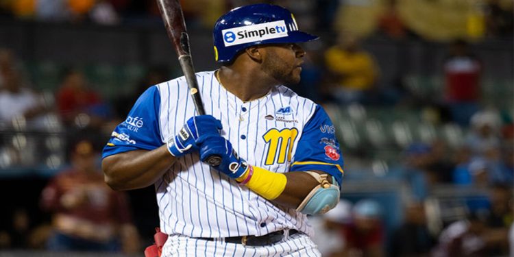 Magallanes maniató a Leones e igualó el liderato