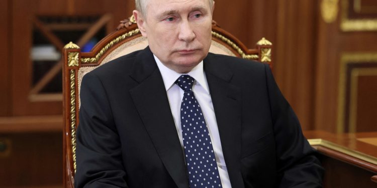 Putin ordena alto el fuego por 36 horas en Ucrania a partir del viernes