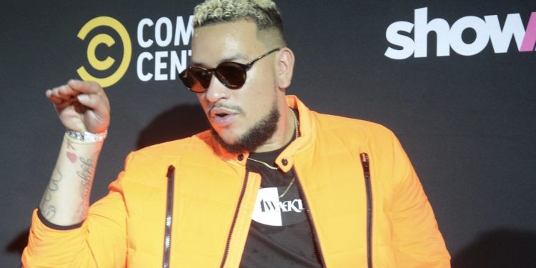 Asesinan a tiros a AKA, uno de los raperos más famosos de Suráfrica