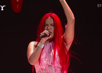 Karol G emocionó al público en el Festival de Viña del Mar 2023