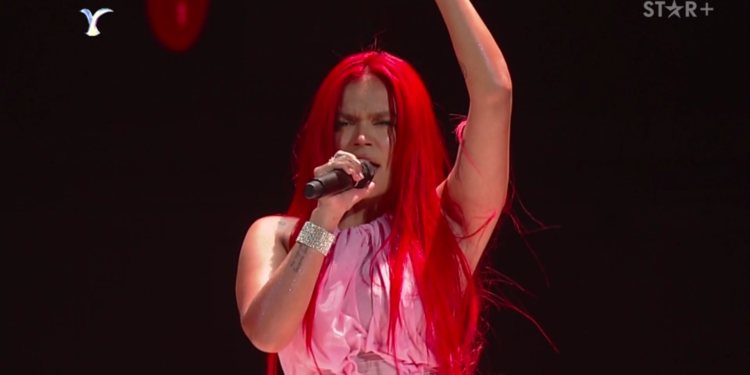 Karol G emocionó al público en el Festival de Viña del Mar 2023