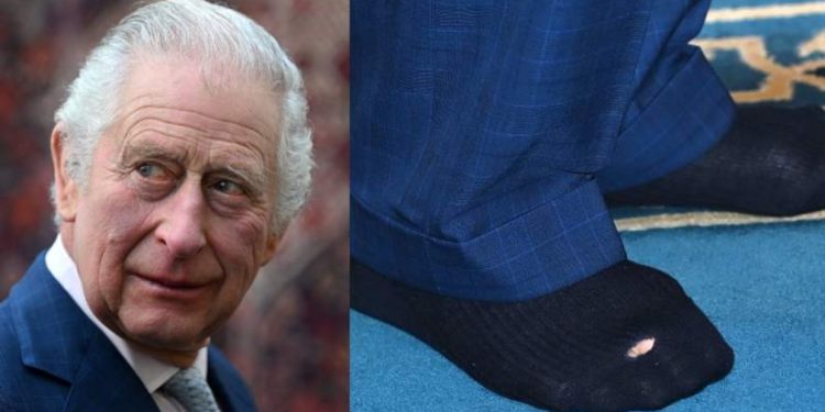 El Rey Carlos III fue captado con un calcetín roto en Londres