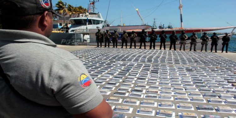 Detienen a 15 tripulantes tras incautar más de mil panelas de cocaína en el estado Sucre