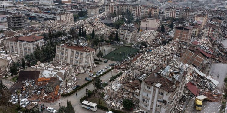 El Reino Unido envía especialistas y perros adiestrados a Turquía