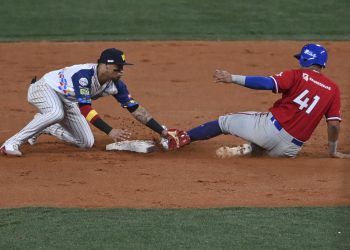 Venezuela se impone 3×2 a Dominicana en agónicas doce entradas en la Serie del Caribe