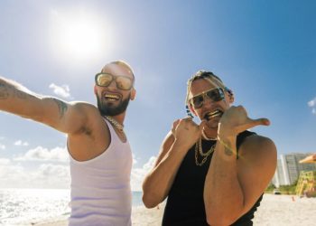 Los cantantes Mau y Ricky retratan una Miami «alocada» en su nuevo sencillo