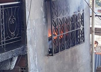 Mueren una mujer y dos niños durante voraz incendio en La Dolorita