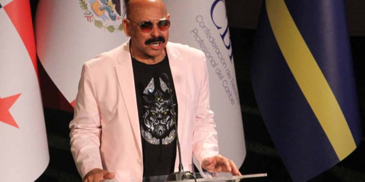 Oscar D’León recibió un reconocimiento especial por parte de la directiva de la Confederación del Caribe