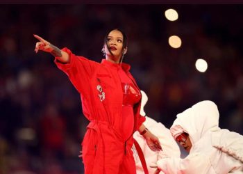Rihanna elevó lo electrónico a otro nivel en el medio tiempo del Super Bowl