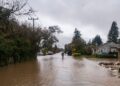 EEUU: Intensas lluvias dejan 2 muertos en California, miles de evacuados y graves inundaciones