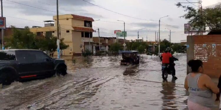 Seis muertos y cientos de damnificados por lluvias en Perú